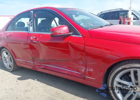 2013 Mercedes-Benz C 250 Luxury/Sport из США, поврежденный, VIN WDDGF4HB2DR262877